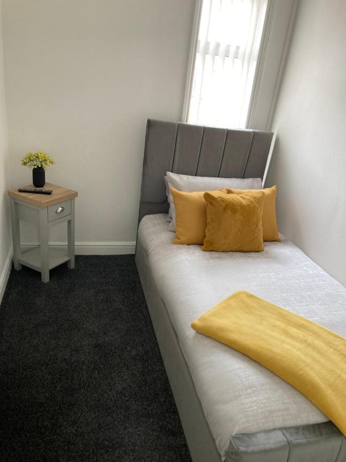 Cheshire Home Stays Кру Экстерьер фото